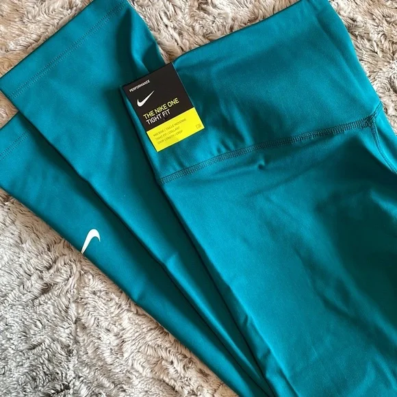 Nike Women's One Mid-Rise Crop Tights New with Tags - Picture 4 of 9